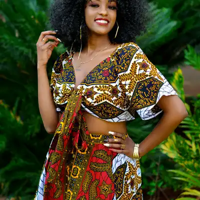 Ensemble crop top et jupe en pagne